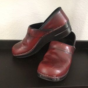 Dansko Professional Mahogany Leather Sz 39
